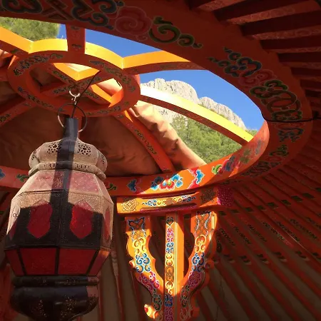 La Yurta Naranja Lyxtält *